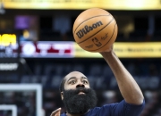 开云体育APP下载-惊艳表现引来球队青睐，年轻球员崛起获赞誉的简单介绍