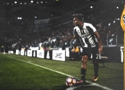 开云体育下载-非洲雄狮撕裂神话，托尼·瓦卡马洛的喀麦隆时刻，如何以个人天赋重写足球叙事