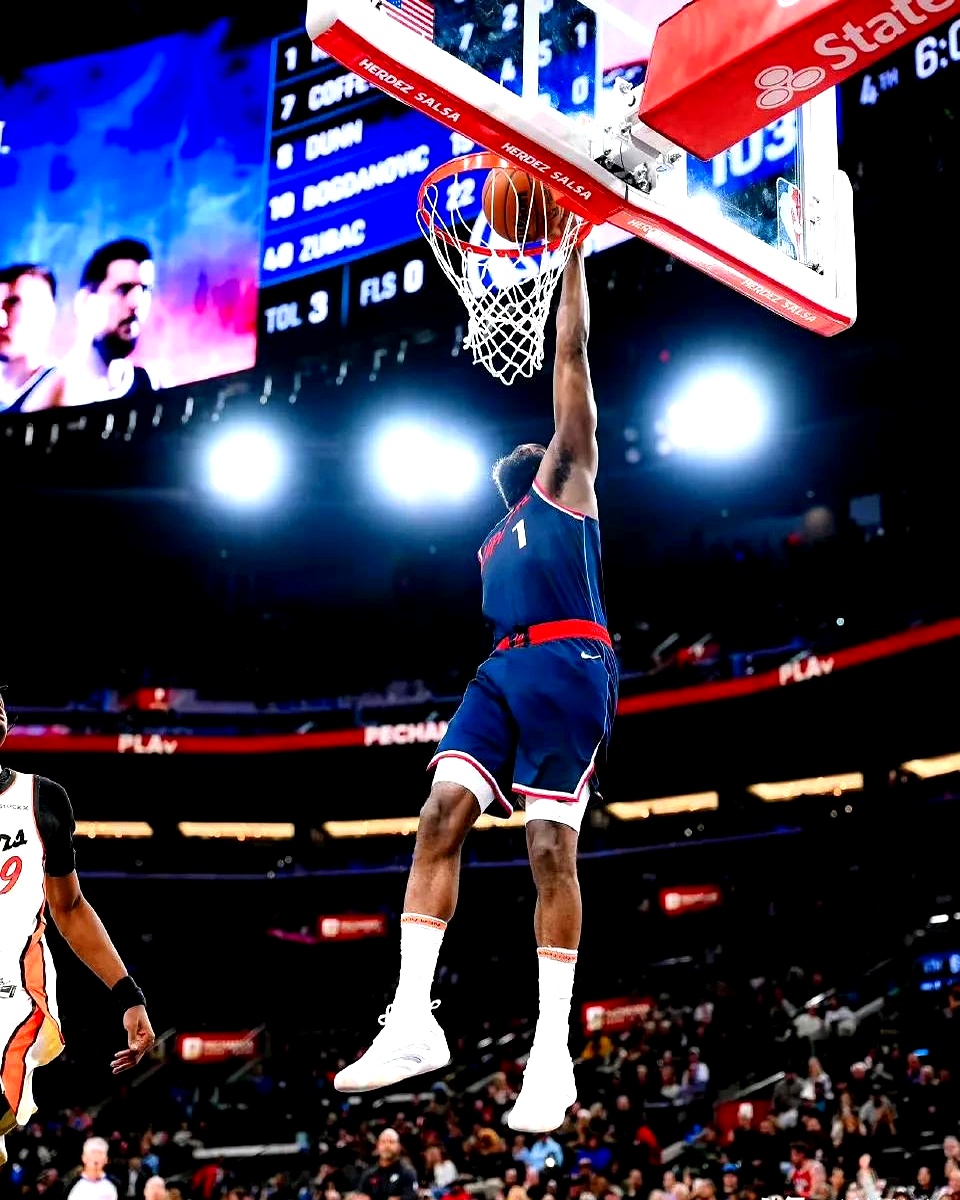 尼克斯血洗中国男篮，哈登高光表现的简单介绍