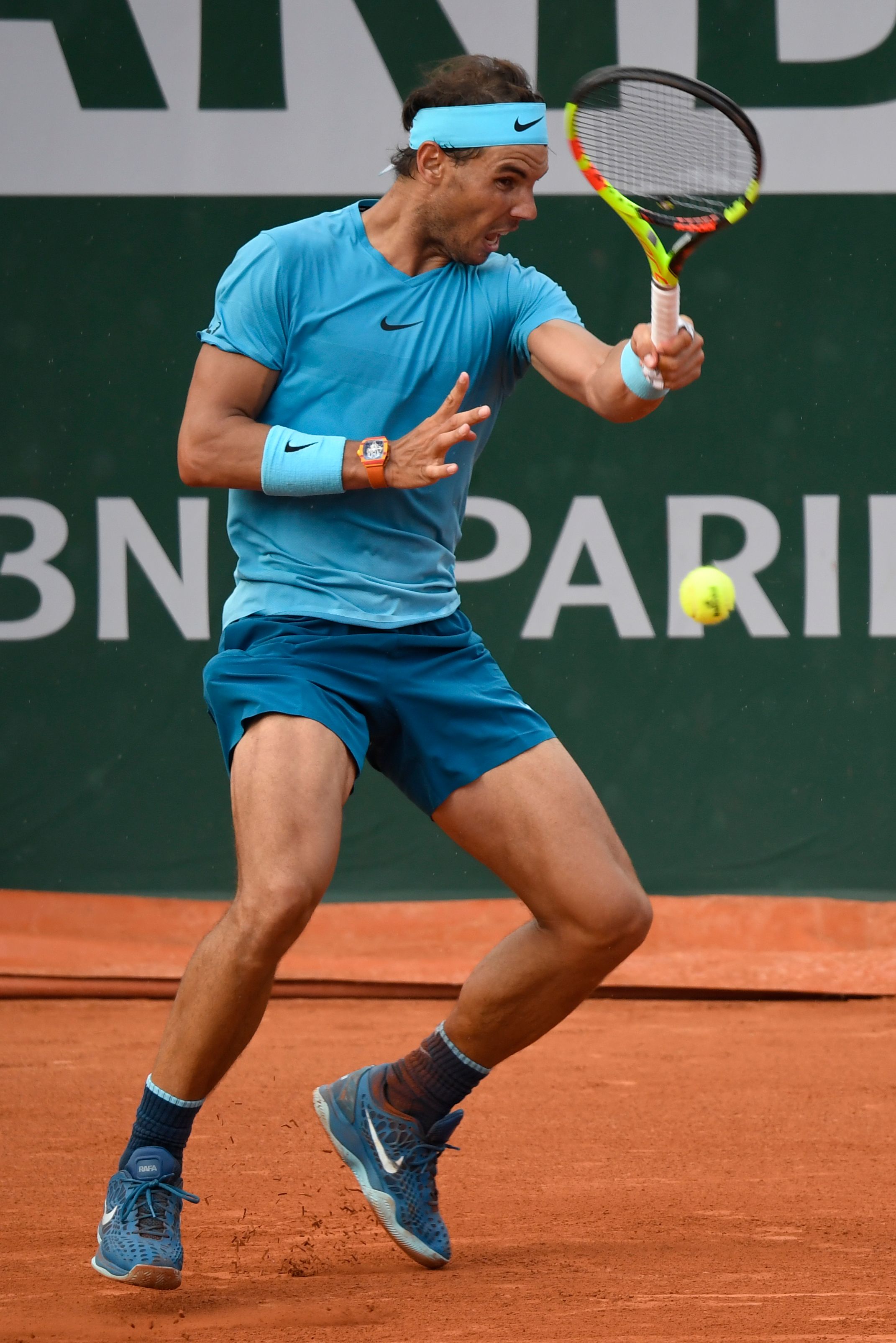 包含英国网球队爆冷世界网球队，纳达尔高光表现的词条