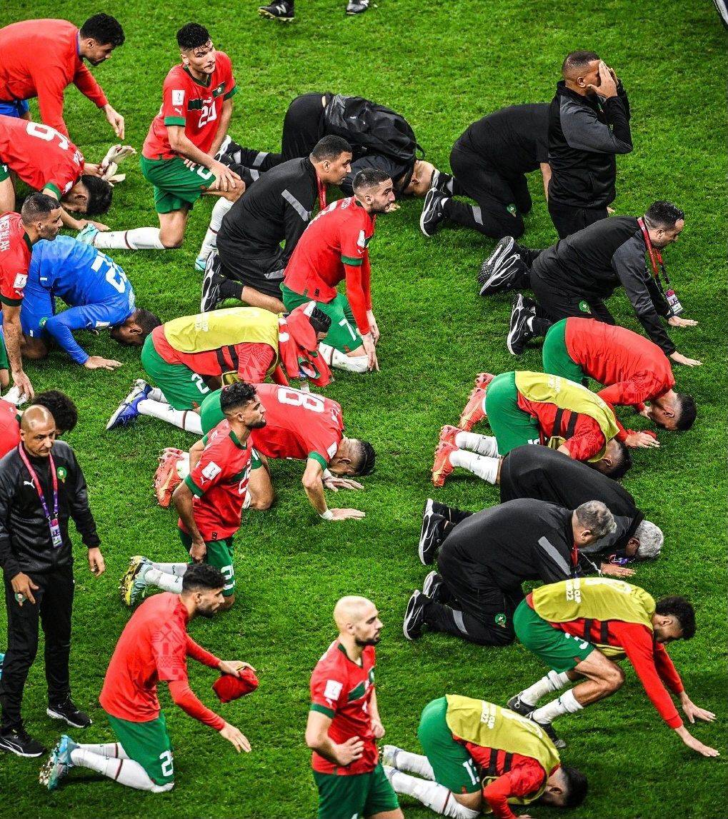 包含法国鏖战摩洛哥，布鲁诺统治全场的词条