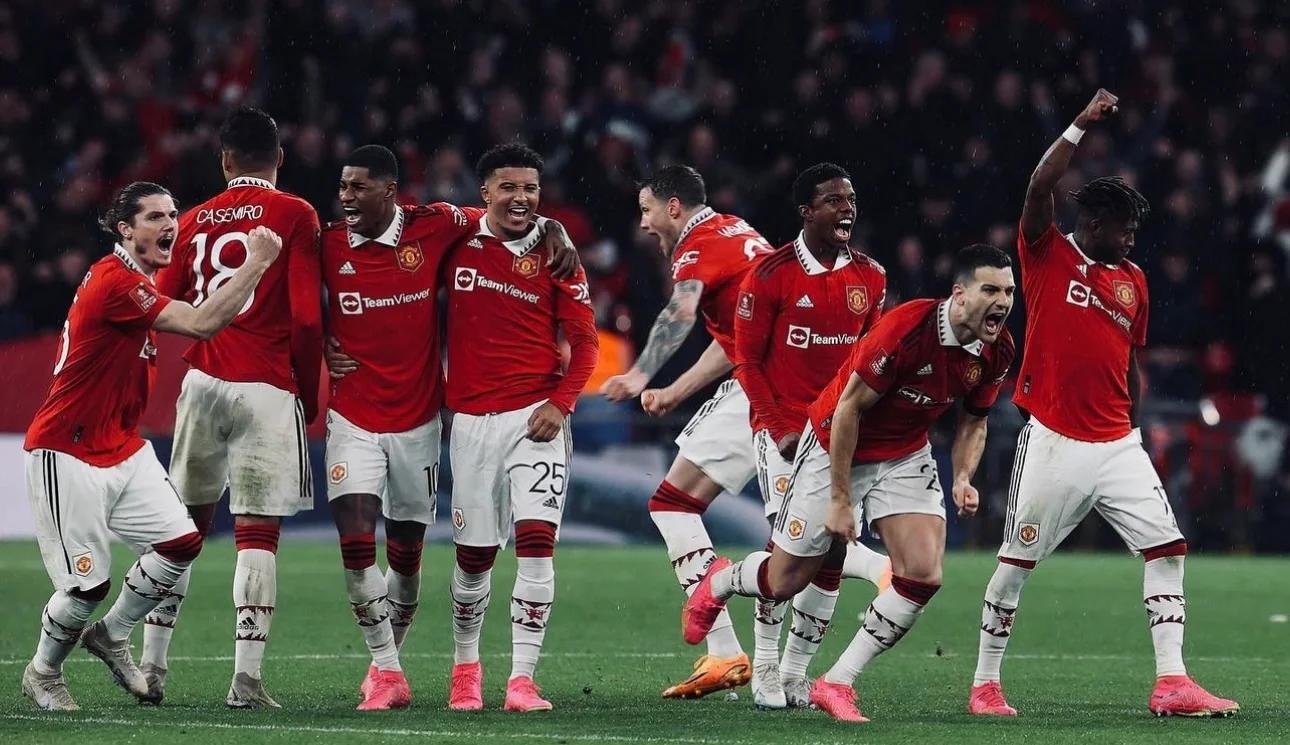 曼联完胜巴萨，德利赫特打破历史纪录