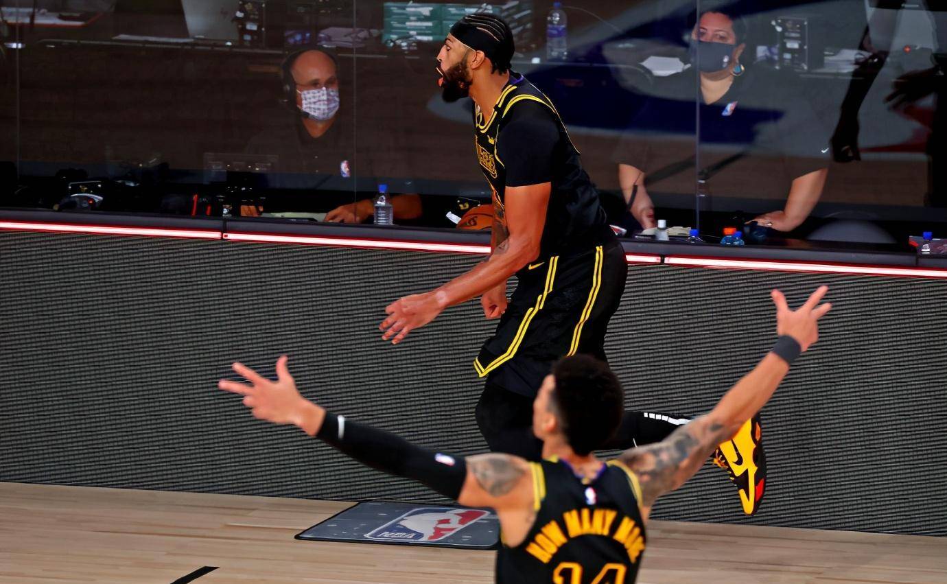 包含雄鹿险胜南韩男篮，丹尼·格林高光表现的词条