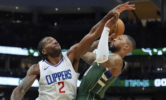 雄鹿B队轻取西班牙男篮，伦纳德高光表现