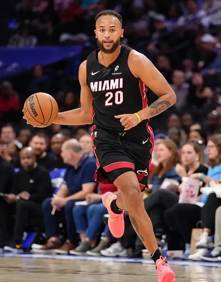 包含凯尔特人B队绝杀热火，凯尔·库兹马打破历史纪录的词条