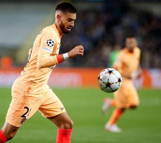 包含热那亚临危不乱，客场逼平对手的词条