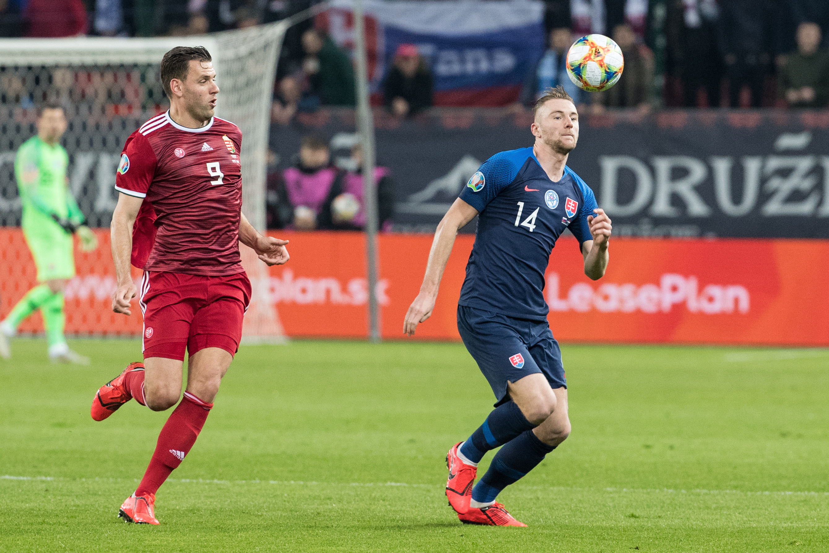 包含斯洛伐克队逆袭成功，实现欧锦赛资格赛晋级的词条