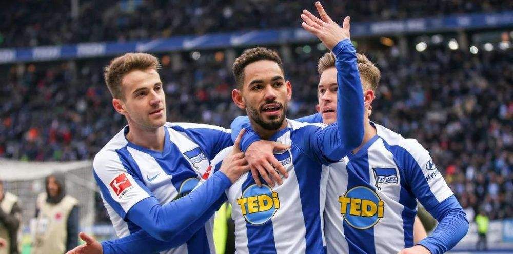 柏林赫塔主场胜利,球迷欢呼雀跃 柏林赫塔主场胜利,球迷欢呼雀跃