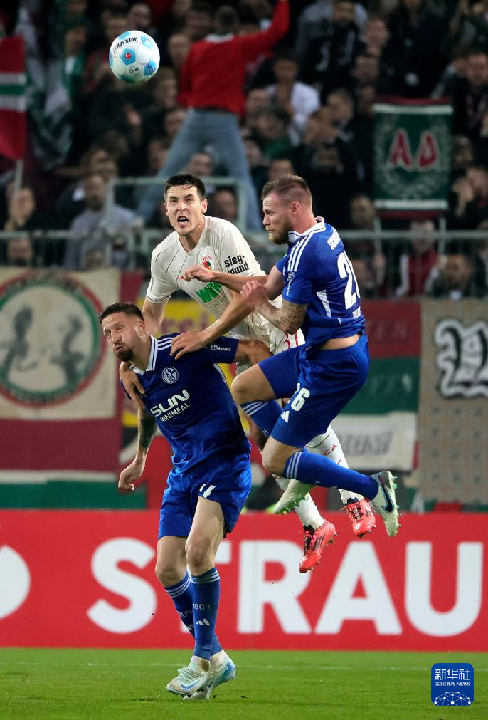 包含沙尔克04客场大胜，摆脱德甲降级区的词条