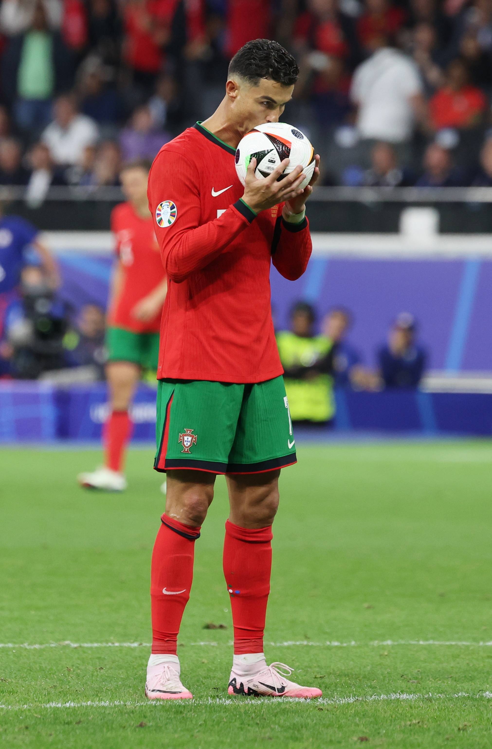 关于葡萄牙球员在比赛中表现出色的信息