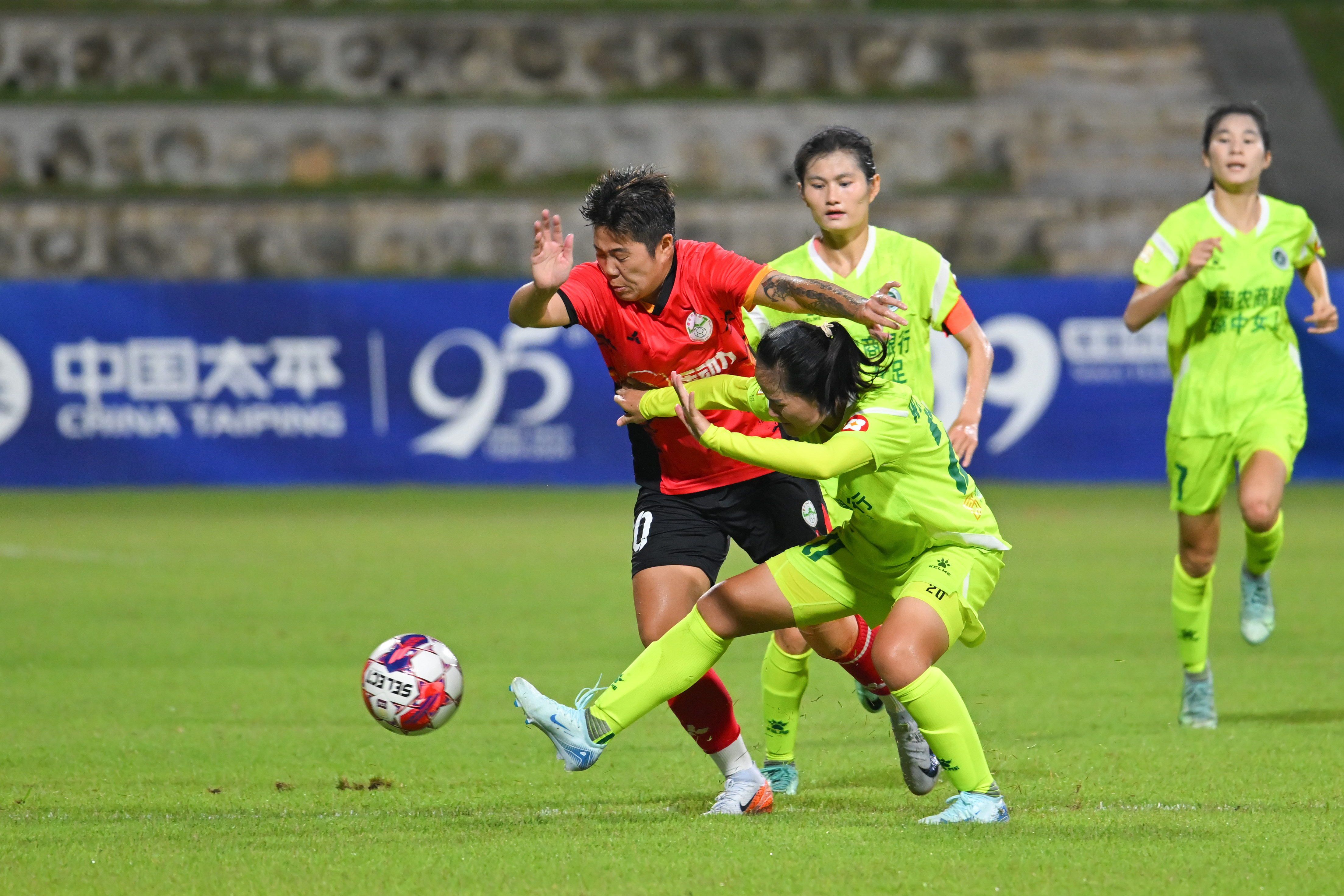 新赛季女足比赛燃情继续，球队积极备战的简单介绍