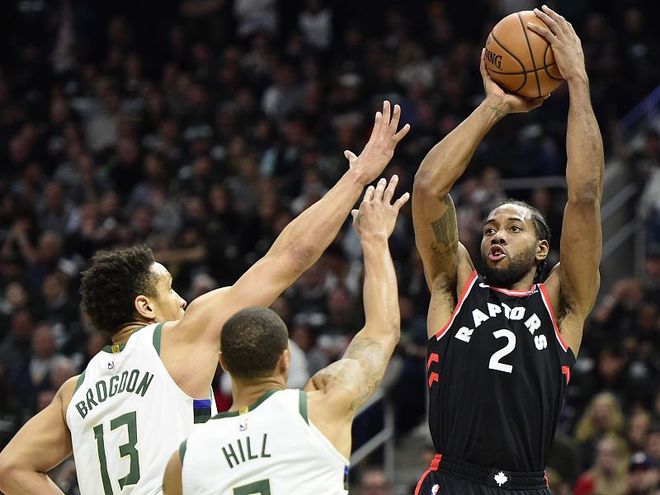 包含雄鹿全队状态回暖，攻防俱佳的词条