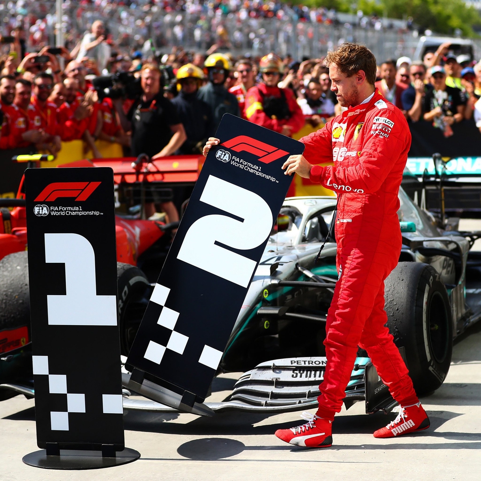 阿斯顿马丁完胜红牛车队，汉密尔顿高光表现的简单介绍