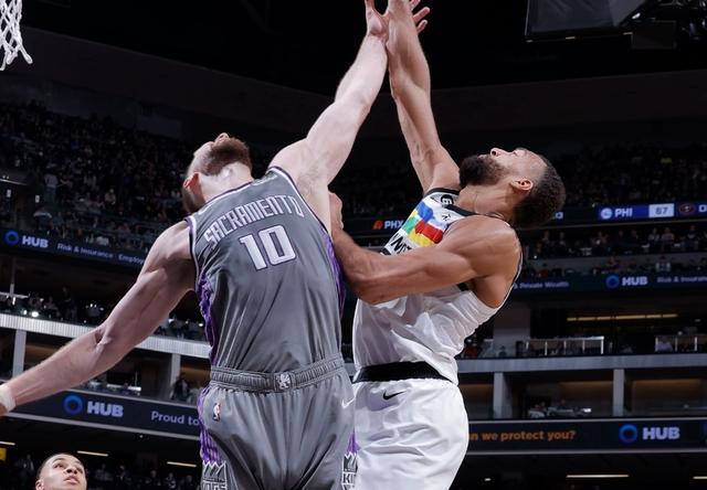 国王鏖战猛龙，福克斯关键制胜的简单介绍