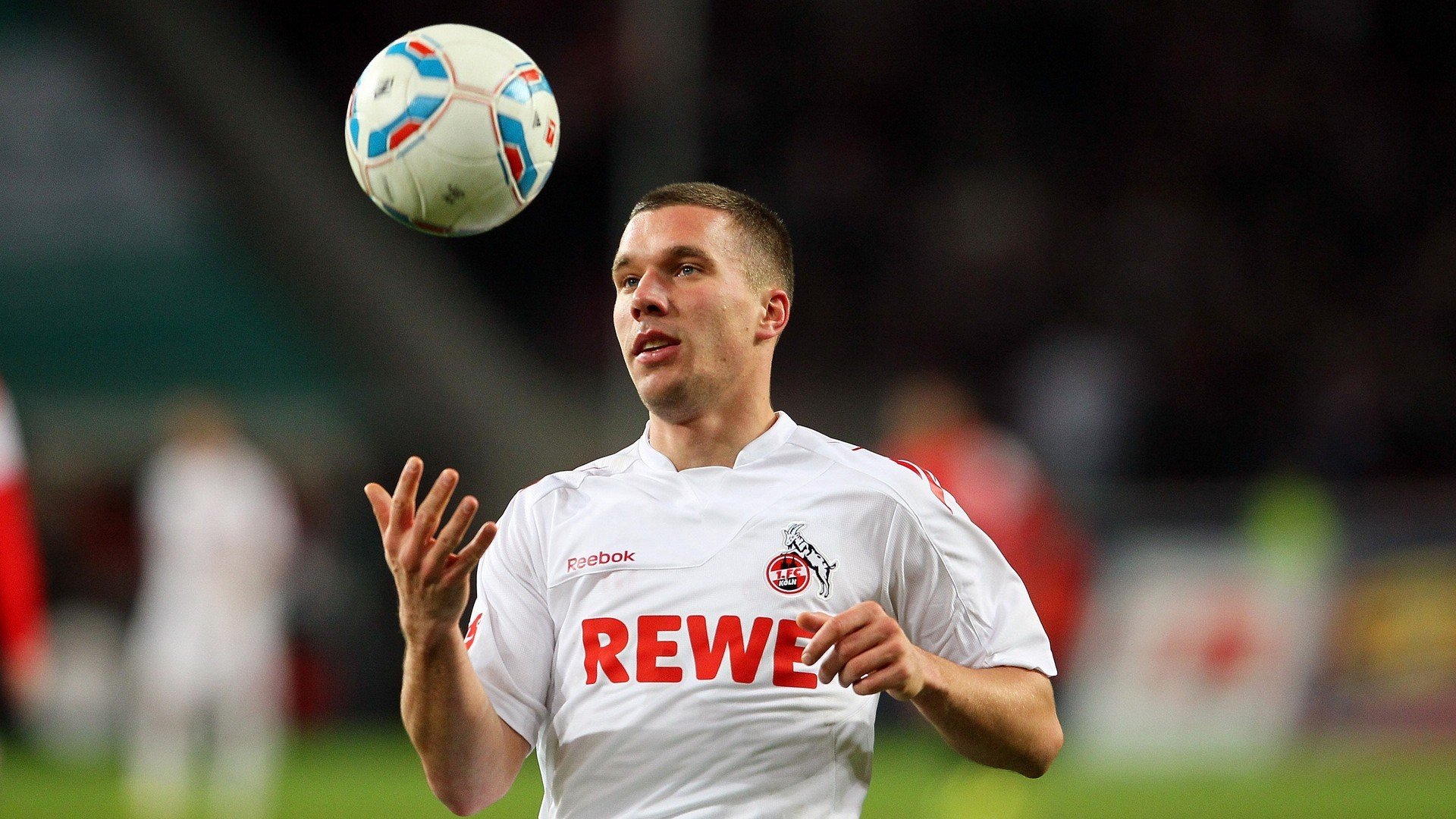 2026世界杯之夜，当篮球巨星照亮绿茵场，库里如何重新定义价值