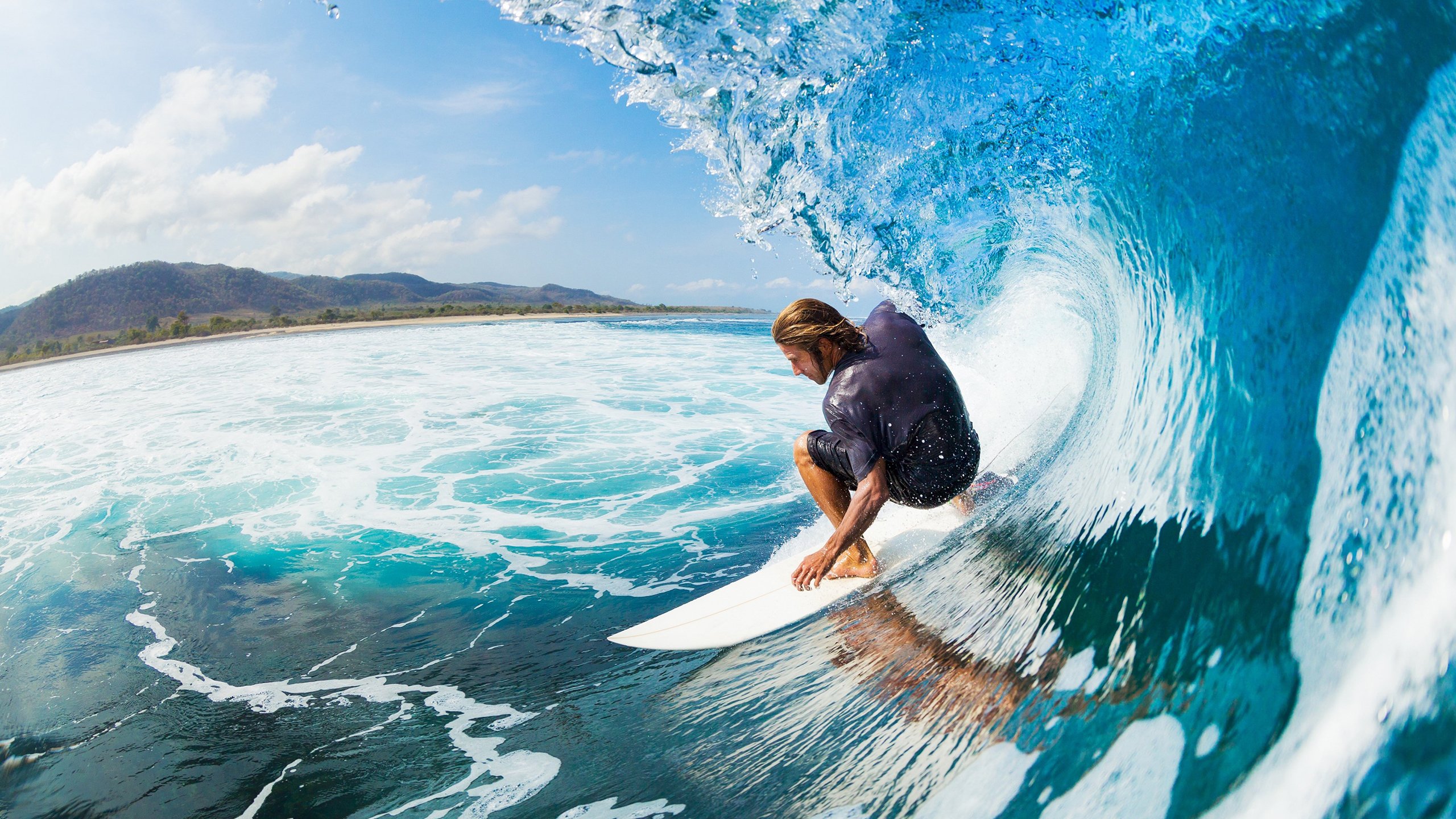 欧冠之夜的双重奏，国王加时鏖战，绿茵与硬木的胜利交响