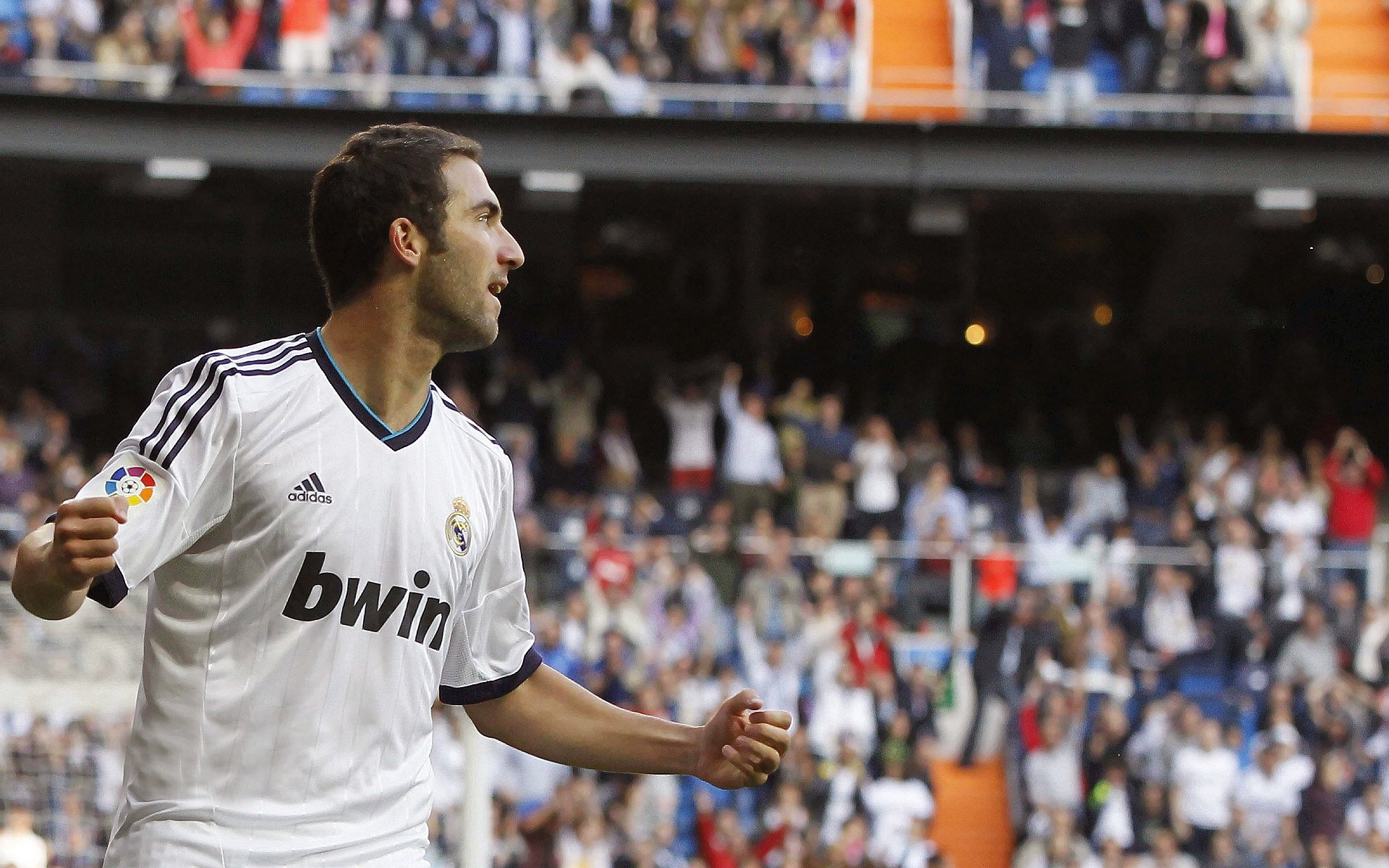 基耶萨爆发与牙买加压哨绝杀，足球世界里的唯一性瞬间